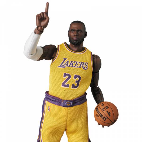 MAFEX LeBron James (Los Angeles Lakers) | Nin-Nin-Game.com