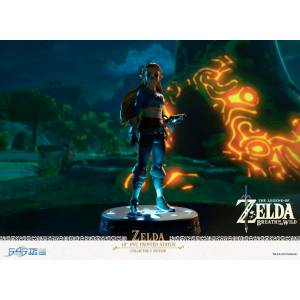 The Legend of Zelda: Breath of the Wild - Zelda 10 Inch Collector with Led Stand [First 4 Figure]