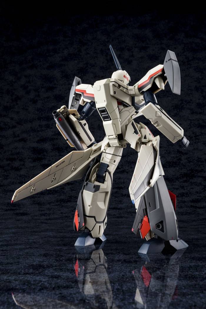 Macross Plus 1/60 Kanzen Henkei YF-19 with Fast Pack Premium
