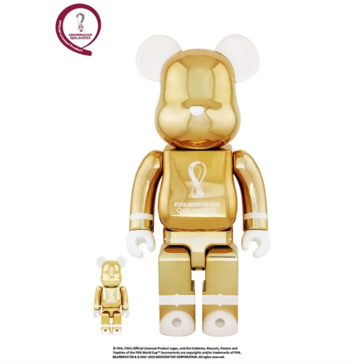 BE@RBRICK / BEARBRICK: FIFA WORLD CUP QATAR 2022 (TM) OLP GOLD CHROME 100% & 400% - 2Pack ...