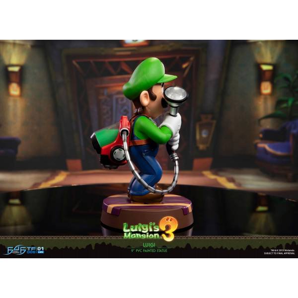 Luigi's Mansion 3 - Luigi & Polterpup 9 PVC Painted Statue