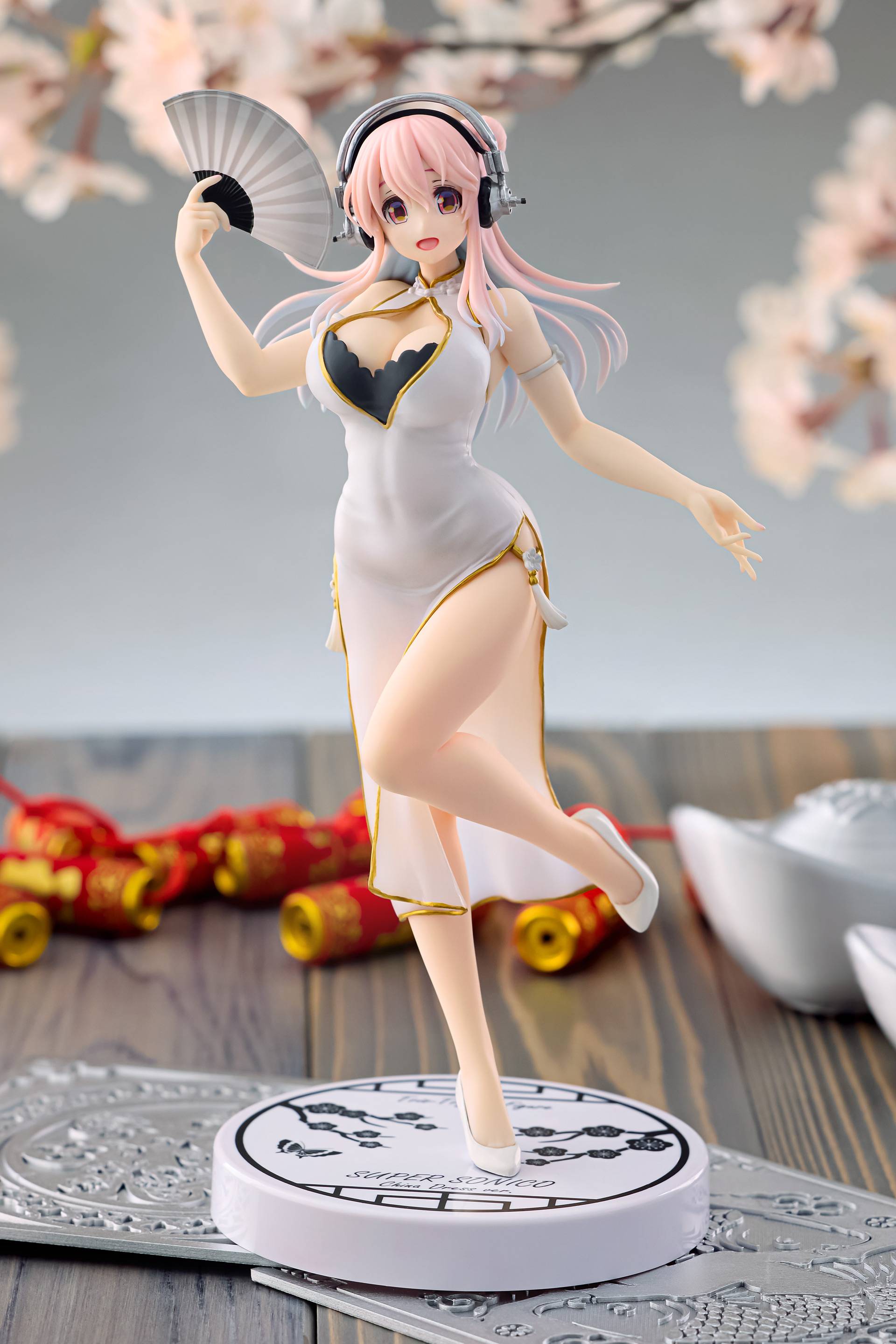 trio-try-it-super-sonico-white