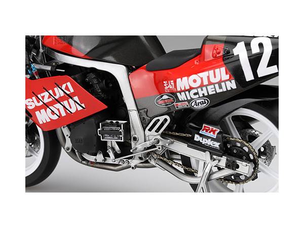 Suzuki GSX-R750 Yoshimura 1986 1/12: TT-F1 Specification - Plastic