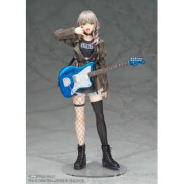 Momoka Kawaragi detail fangs dan gitar metalik